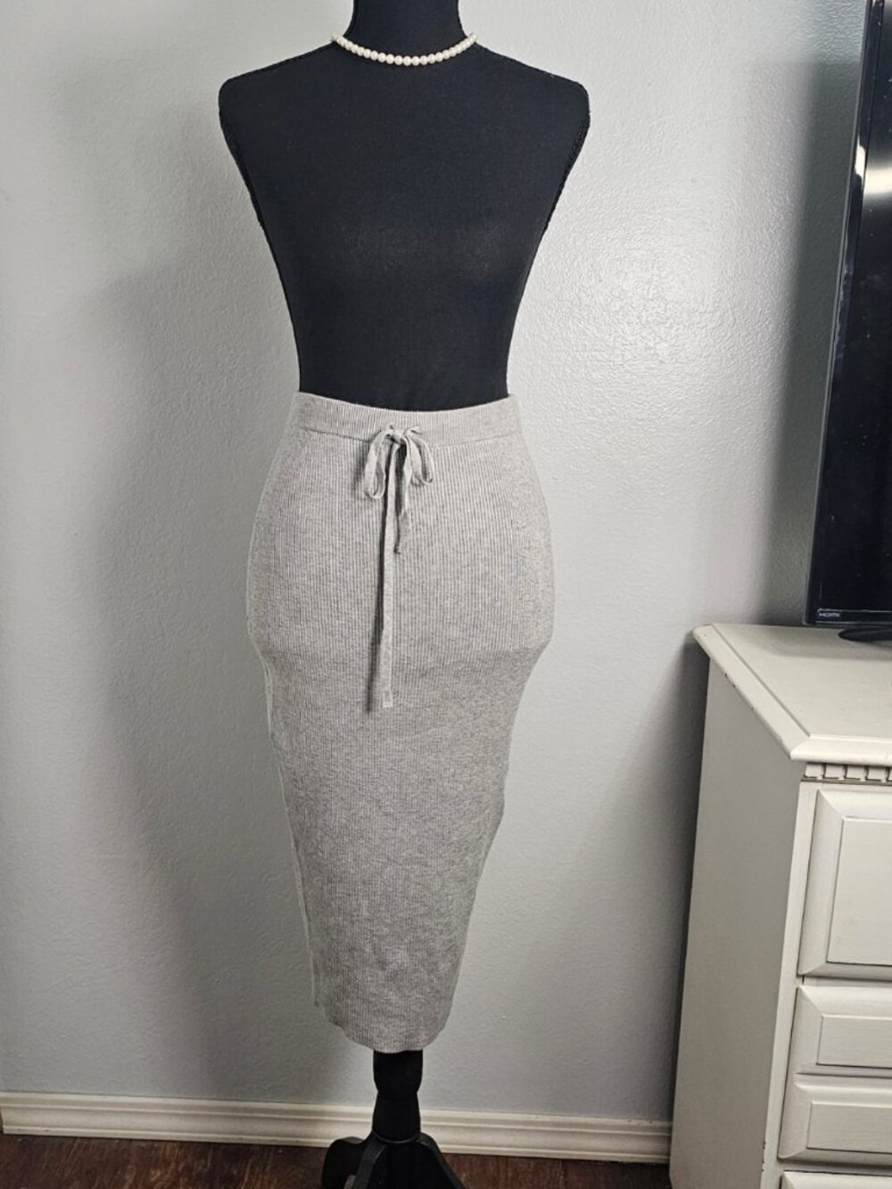 NEW Forever 21 Ribbed Knit Midi Skirt in Heather Grey - Side Medium - Picture 2 of 6